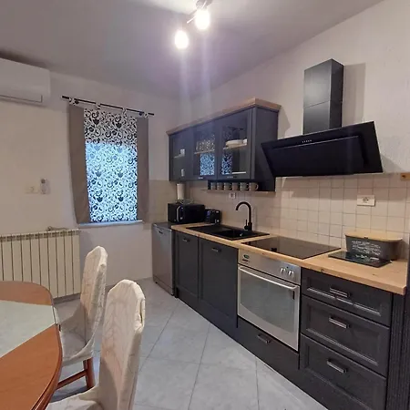 Crnci, Buzet, Istra Strped