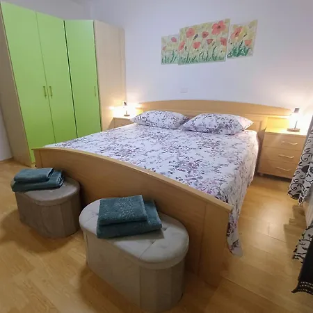 Crnci, Buzet, Istra Apartment Strped
